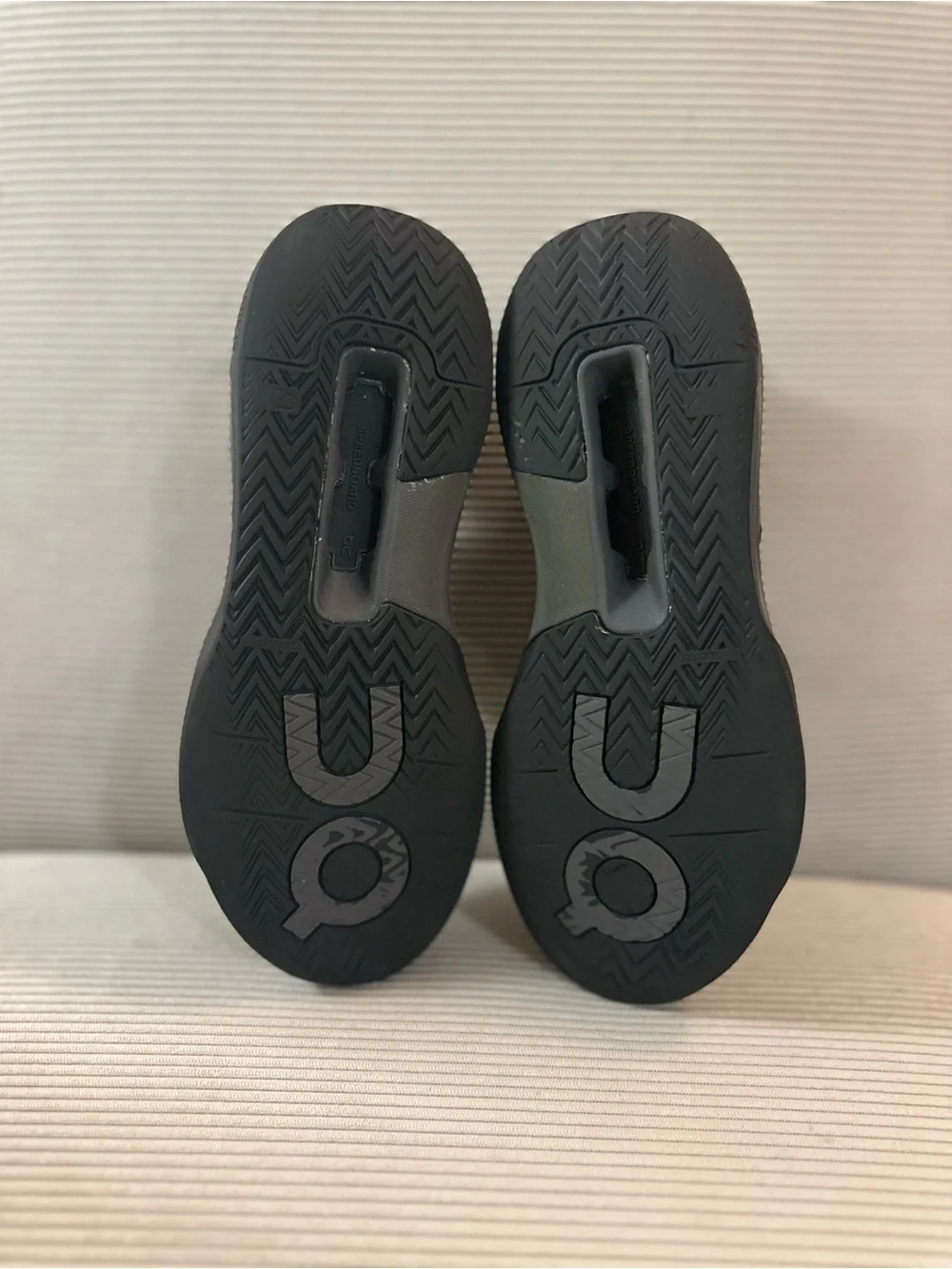 On Running The Roger Clubhouse Pro (Youth 4.5 / Women's 6) Black Eclipse